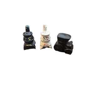 Vtg Die Cast Potbelly Wood Stove‎ Salt and Pepper Shakers / Black & White